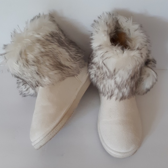 JustFab Shoes - JUSTFAB 😁🐕 BOHO ,FAKE FUR